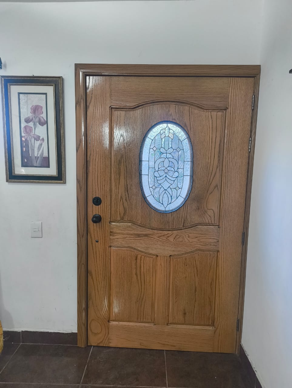 Vitral artesanal en puerta — diseño clásico